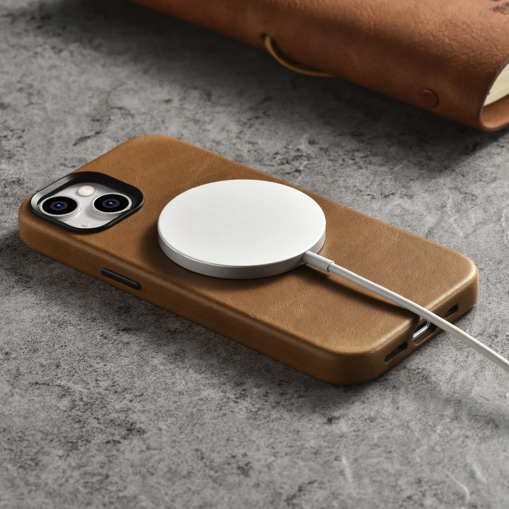 iCarer Oil Wax Premium Leather Apple iPhone 14 Plus Magnetic Leather with MagSafe dėklas telefonui rudos spalvos (WMI14220703-TN)