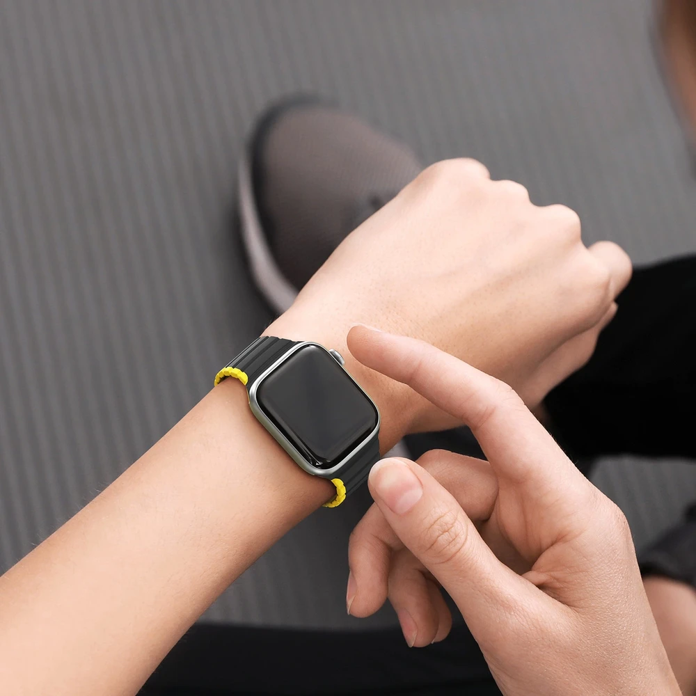 Magnetic Apple Watch SE, 9, 8, 7, 6, 5, 4, 3, 2, 1 (41, 40, 38 mm) Dux Ducis apyrankė (LD Version) – juodos ir geltonos spalvos