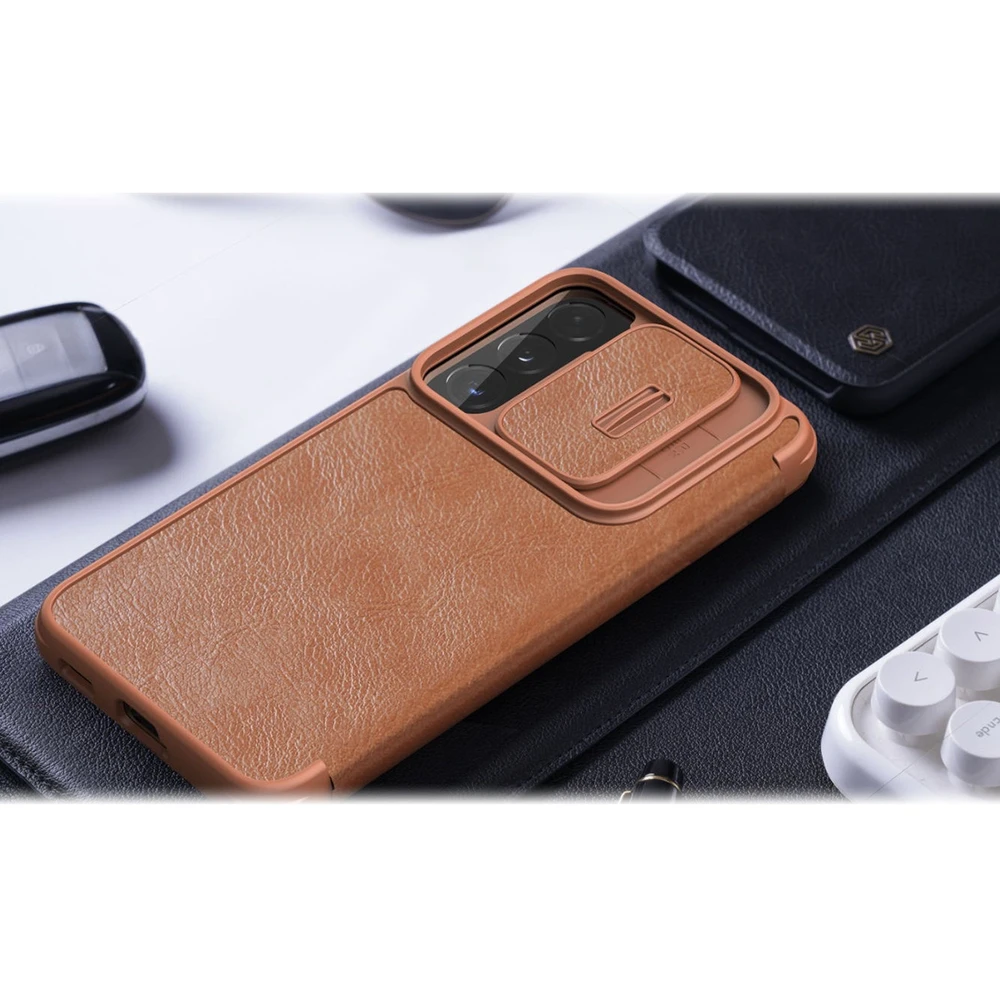 Nillkin Qin Leather Pro Samsung Galaxy S22+ (S22 Plus) Camera Protector Holster Cover Flip dėklas telefonui rudos spalvos