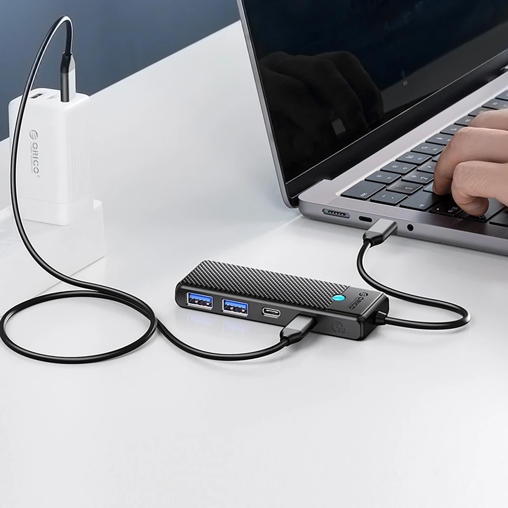 Orico PAPW4A-C3 USB-A šakotuvo prijungimo stotelė 4x USB-A 3.0 – juodos spalvos
