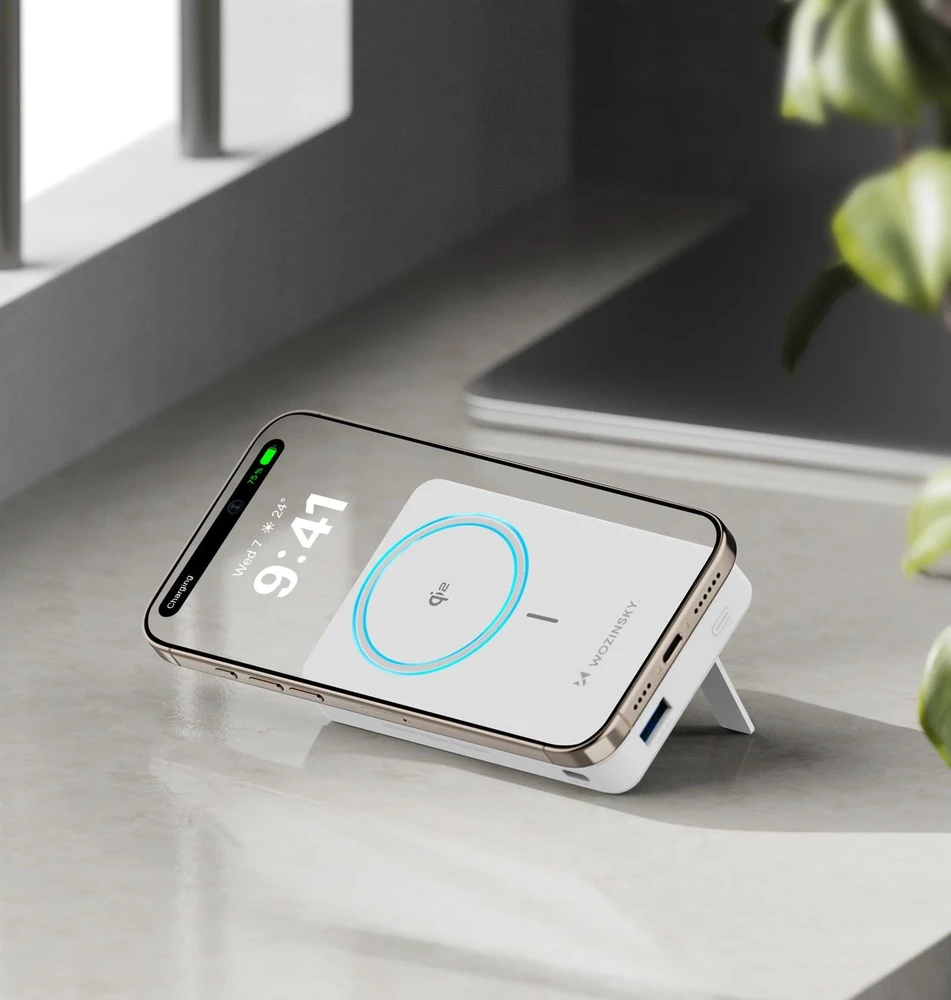 Powerbank Wozinsky WLWP-10KA0Y3WS 22.5W PD Qi2 10000 mAh, su stoveliu, 1x USB-A, 1x USB-C – baltos spalvos