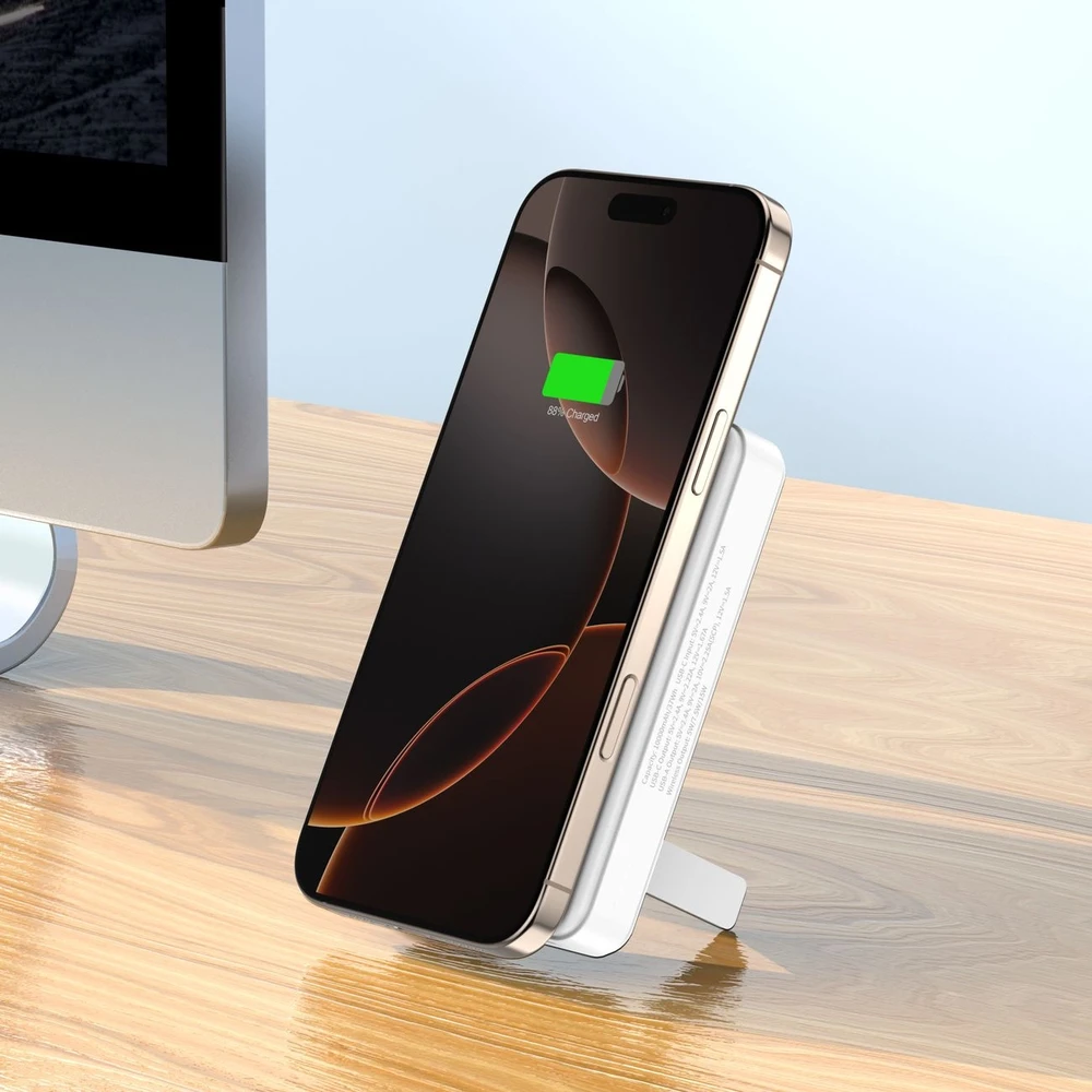 Powerbank Wozinsky WLWP-10KA0Y3WS 22.5W PD Qi2 10000 mAh, su stoveliu, 1x USB-A, 1x USB-C – baltos spalvos
