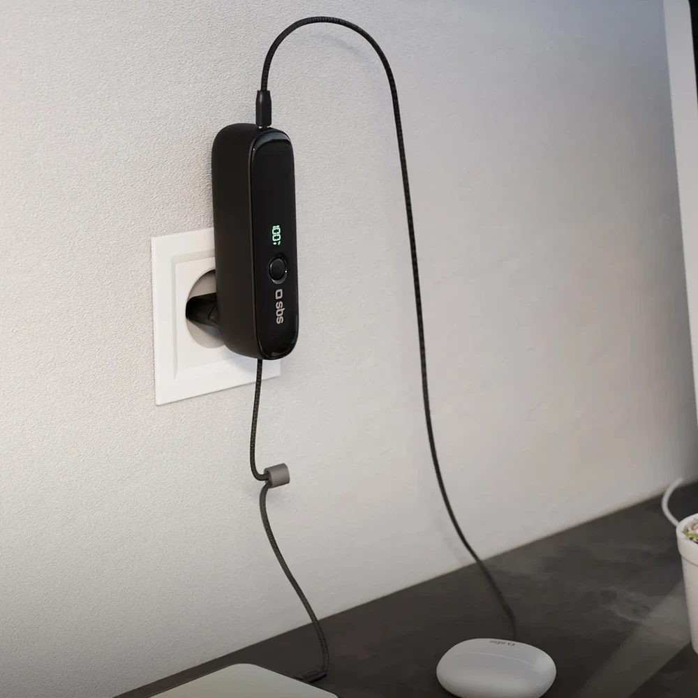 SBS Hybrid PD 20W 5000mAh išorinė baterija su įmontuotu laidu ir sulankstomu kištuku - Juodas