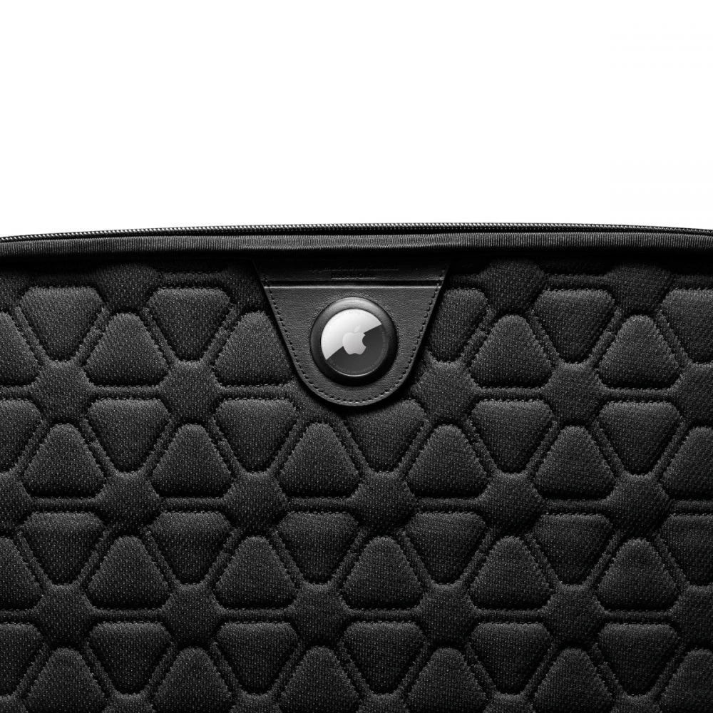 Spigen Rugged Armor Pro, juodos spalvos – MacBook Pro 14″ M5 2025/M4 2024/M3 2023/M2 2023/M1 2021
