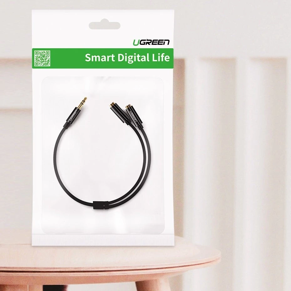 UGREEN AV123 AUX 3.5mm kištukas - 2x 3.5mm lizdai kabelis 0.25m juodas