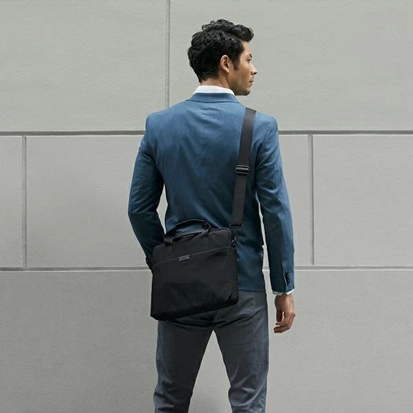 UNIQ krepšys Stockholm laptop 16″ mėlynos spalvos