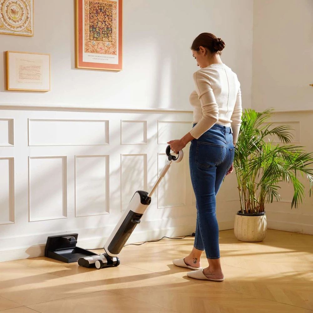 UWANT D100 17000Pa vertikalus dulkių siurblys su šluostymo funkcija ir įkrovimo stotele - baltos spalvos