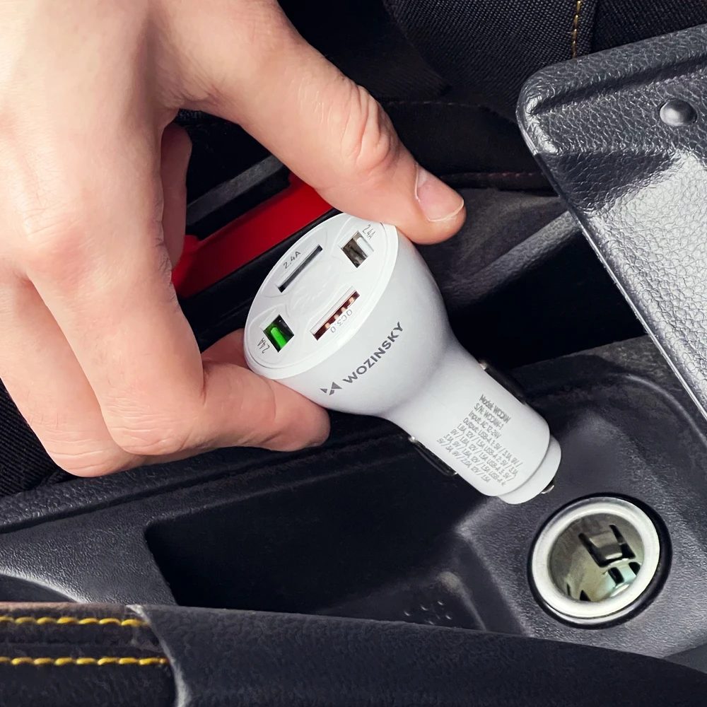 Wozinsky WCCAW 50W 4x USB-A QC automobilinis įkroviklis – baltos spalvos