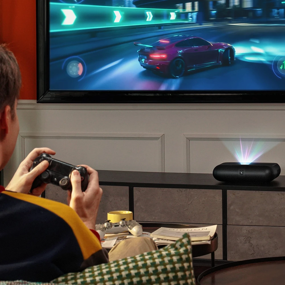 „Yaber K300s“ – išmanusis lazerinis projektorius namų kinui su „Google TV“, „JBL Sound“, itin trumpu projekcijos kampu, juodas