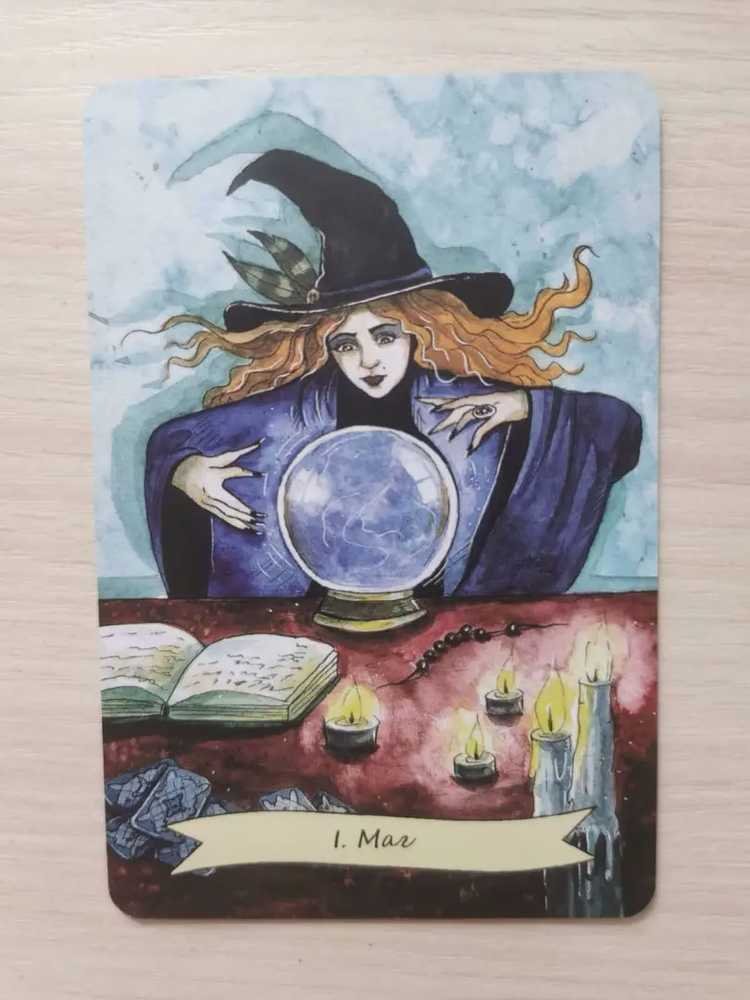 „Happy Witch Taro“ – šiuolaikinės raganos kasdienis Taro, rusų kalba