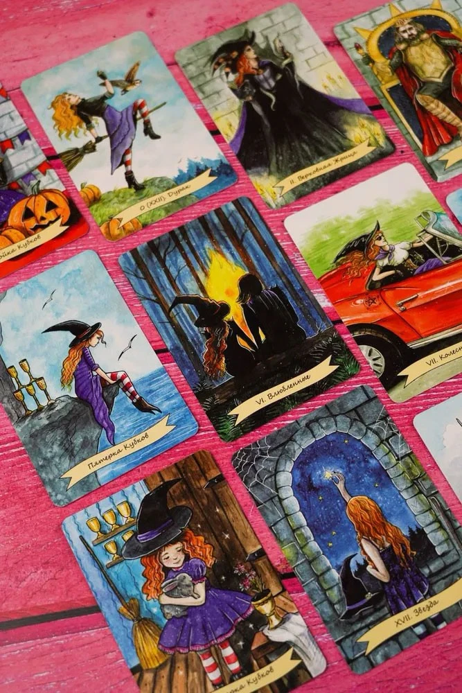 Rinkinys kortos+knygutė rusų kalba WITCH TAROT - A Real Witch
