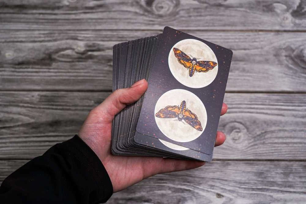 Taro kortos rusų kalba. MYSTIC DRAMA TAROT