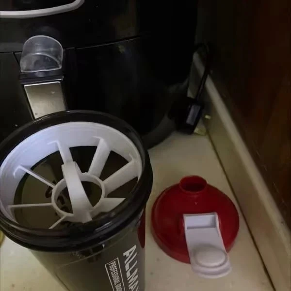 Shaker Plaktuvė maisto papildams maišyti 700 ml