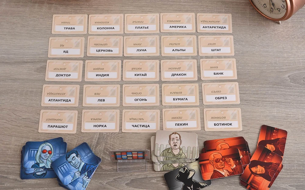 Stalo žaidimas CODENAMES
