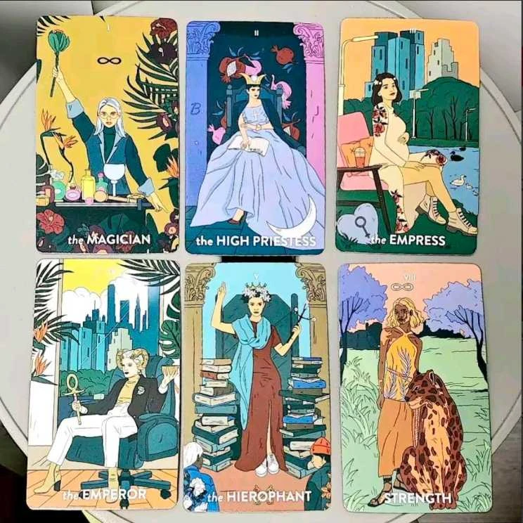 Taro kortos "Neoteric Feminine Tarot"