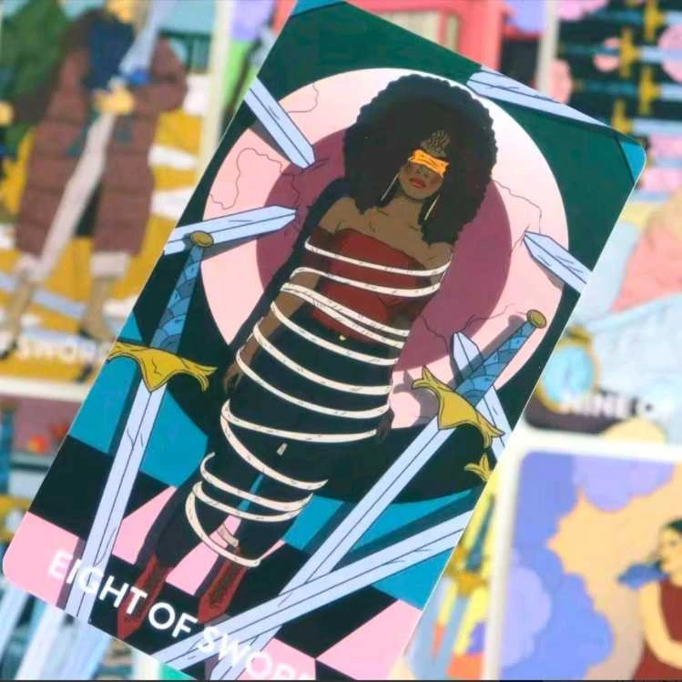Taro kortos "Neoteric Feminine Tarot"