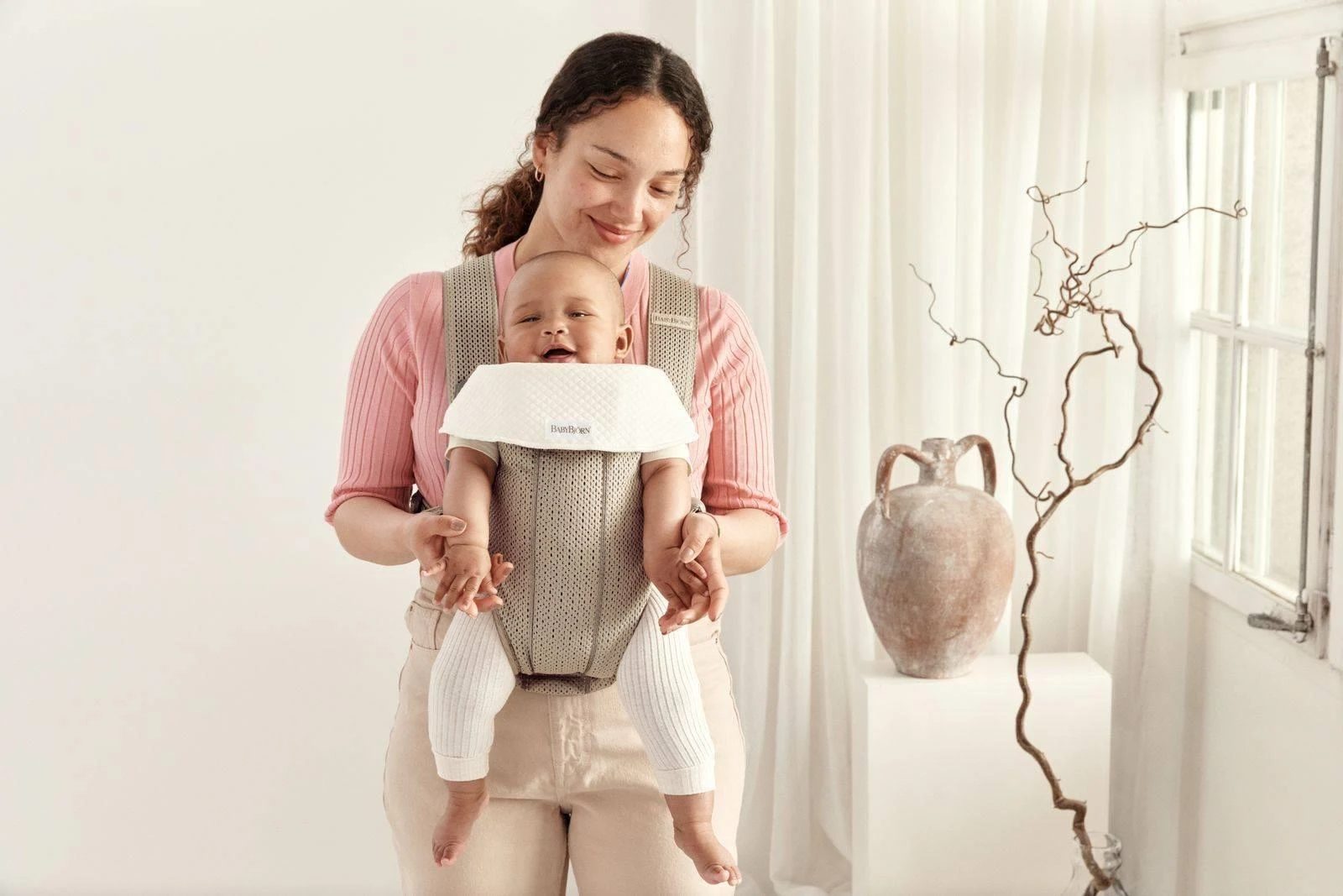 BABYBJORN nešioklė Mini Greige 3D Mesh