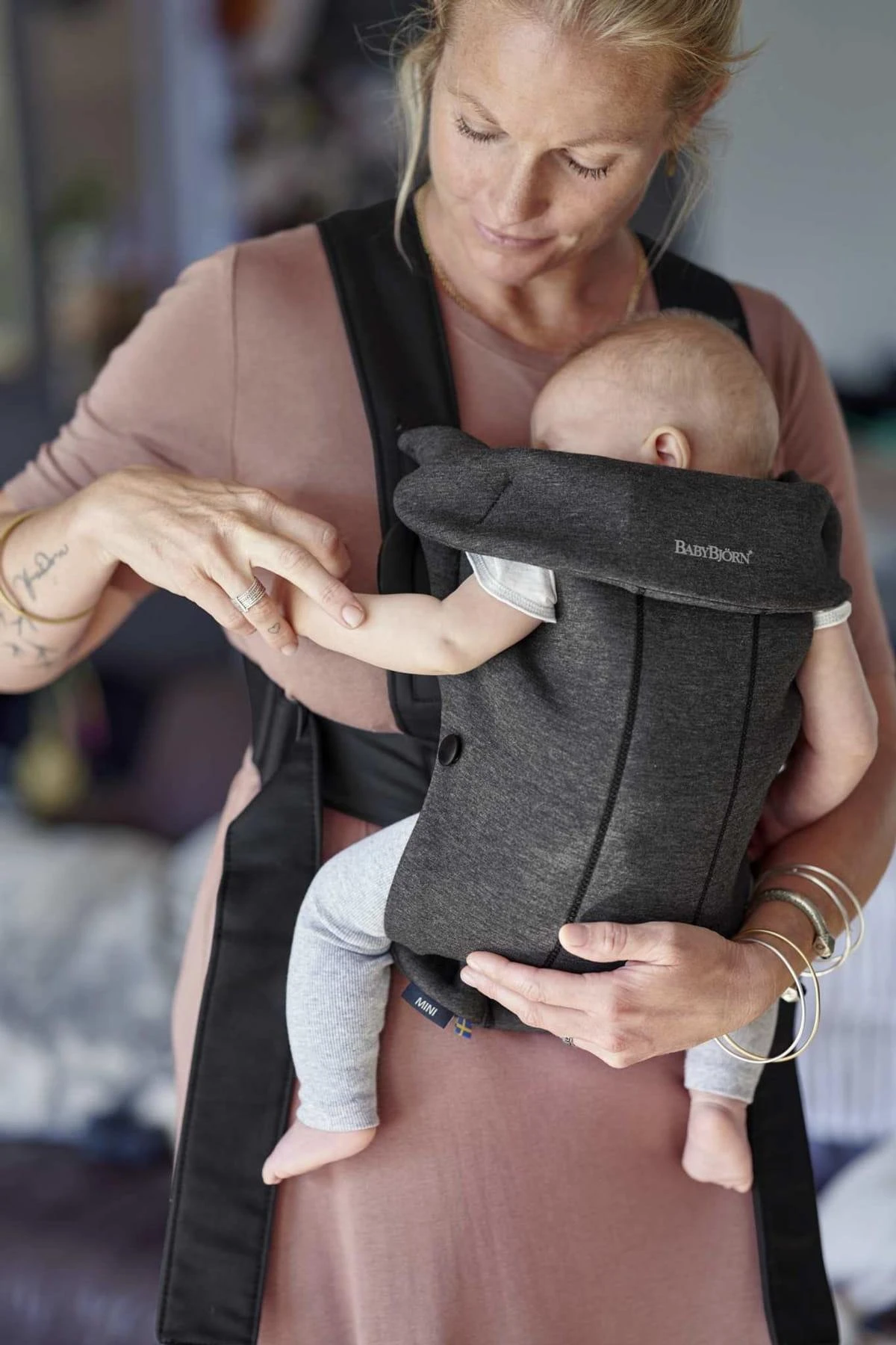 BabyBjorn Baby Carrier Mini 3D Jersey - maža nešioklė naujagimiui | Pilkai juoda