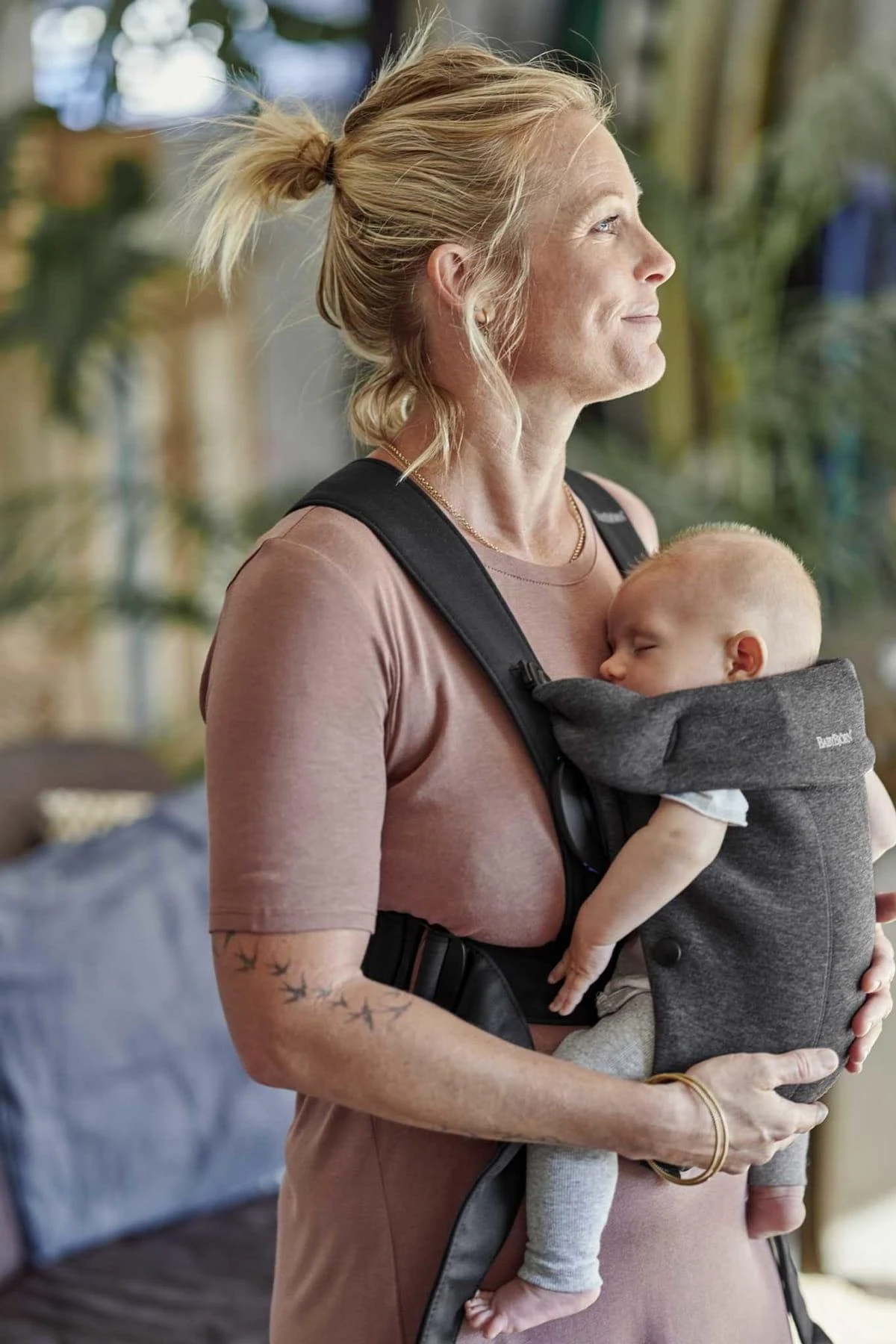 BabyBjorn Baby Carrier Mini 3D Jersey - maža nešioklė naujagimiui | Pilkai juoda