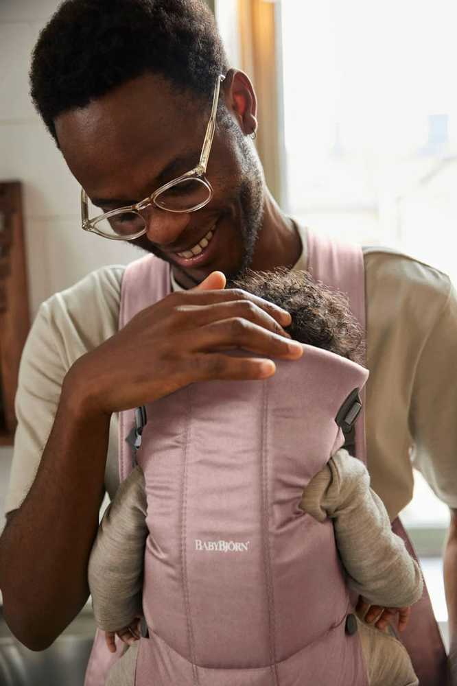 BabyBjorn Baby Carrier Mini Woven – maža nešynė naujagimiui | Rožinė