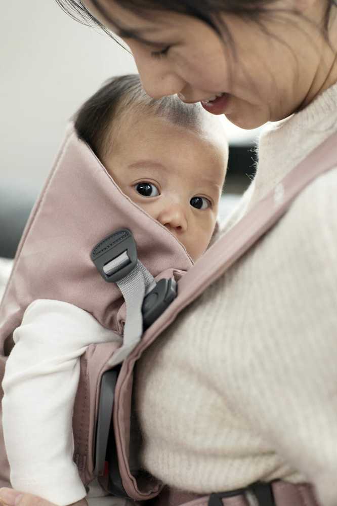 BabyBjorn Baby Carrier Mini Woven – maža nešynė naujagimiui | Rožinė
