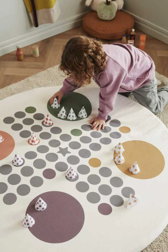 Kids Concept Vaikiškas koncepcija - grindų čiužinys - Ludo žaidimas | Daugiaspalvis (VAIKŲ PAGRINDAS)