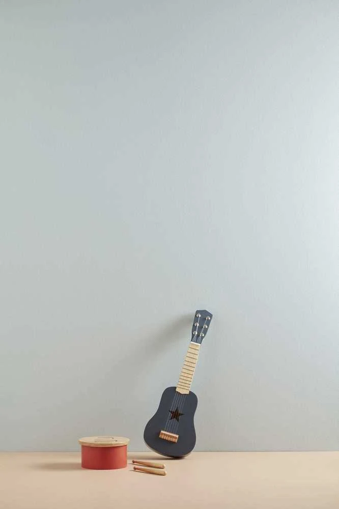 Kids Concept Vaikiška koncepcija - Gitara | Tamsiai pilka (VAIKŲ PAGRINDAS)