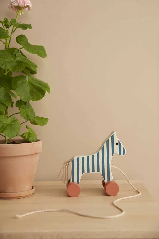 Kids Concept Vaikiška koncepcija – arklys tempti | Stripe (CARL LARSSON)