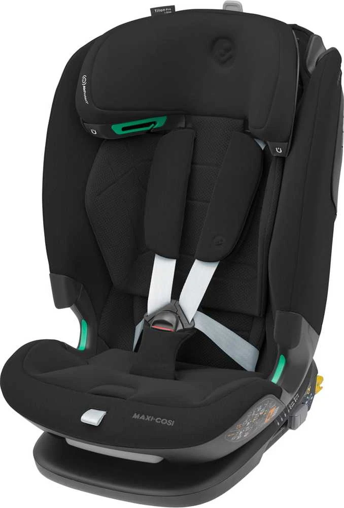 Maxi-Cosi Titan Pro 2 juoda kėdutė priekiniu kampu