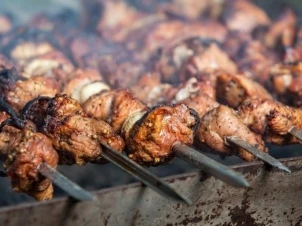 Bbq Expert Nerūdijančio plieno iešmų rinkinys (480×12×3 mm) ir šašlykų nuėmimo peilis su dėklu, 12 vnt.