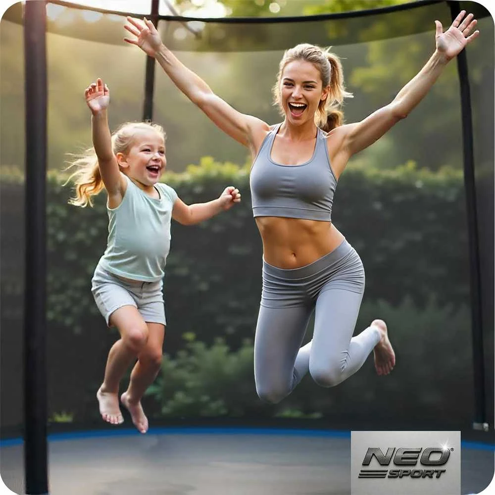 Neo-Sport batutas: besidžiaugianti šeima šuolio metu