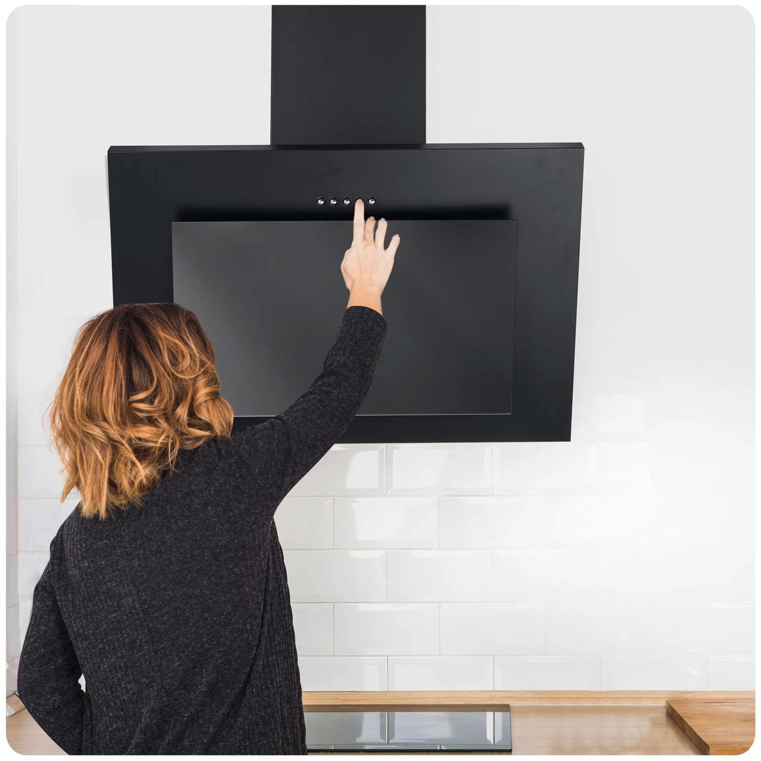 Berdsen BT-215 juodas 60 cm komininis virtuvinis gartraukis