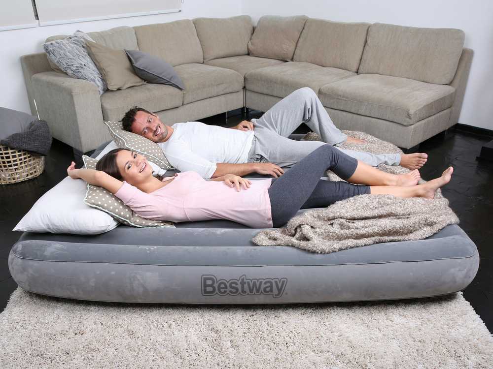 Karalienės dydžio aksominis čiužinys, 203 x 152 x 25 cm, „Bestway 67541“.