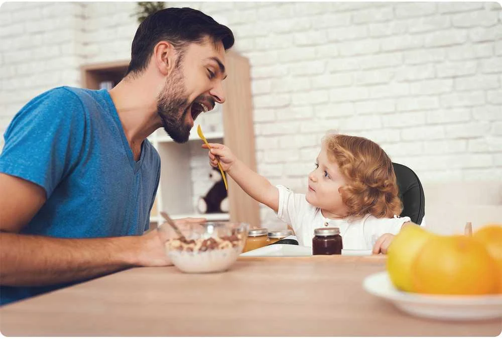 Ricokids Mani maitinimo kėdutė reguliuojama 3in 1, juoda