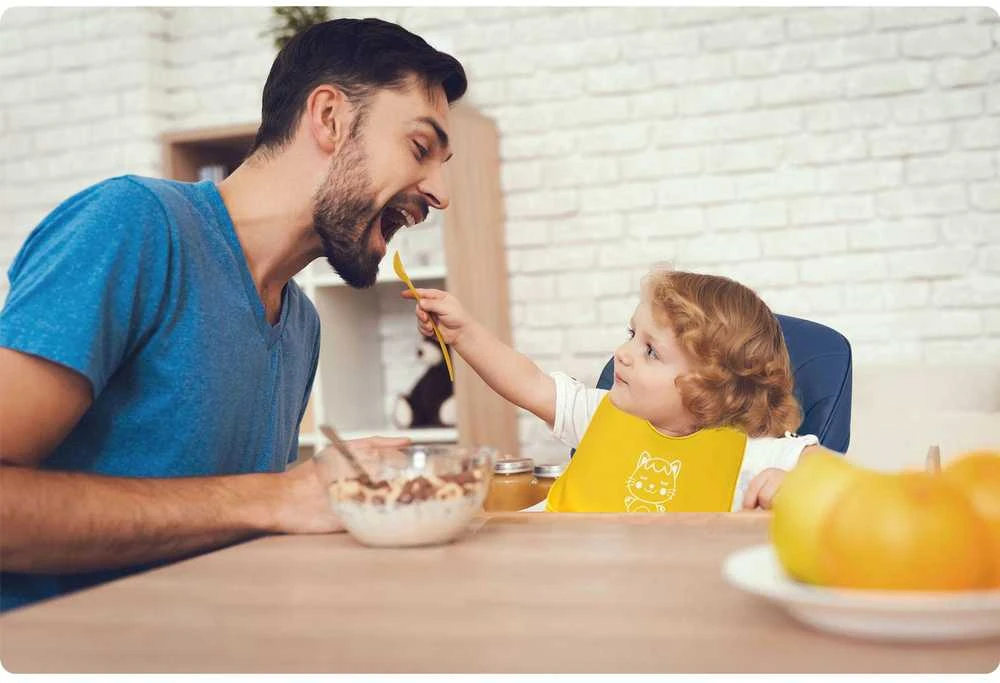 Ricokids geltonas silikoninis maitinimo seilinukas