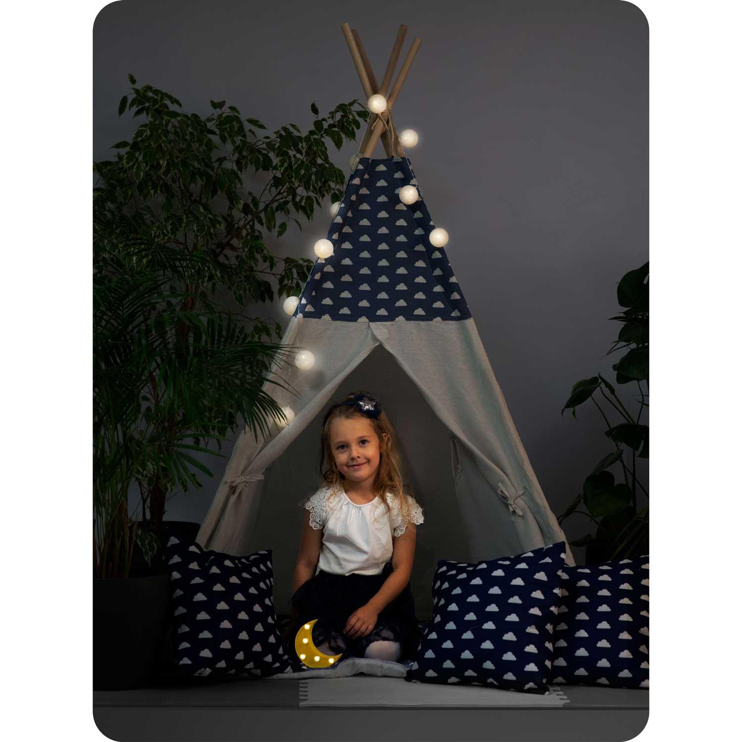 Ricokids Vaikiška tipi palapinė su girlianda ir lemputėmis - tamsiai mėlyna su debesėliais