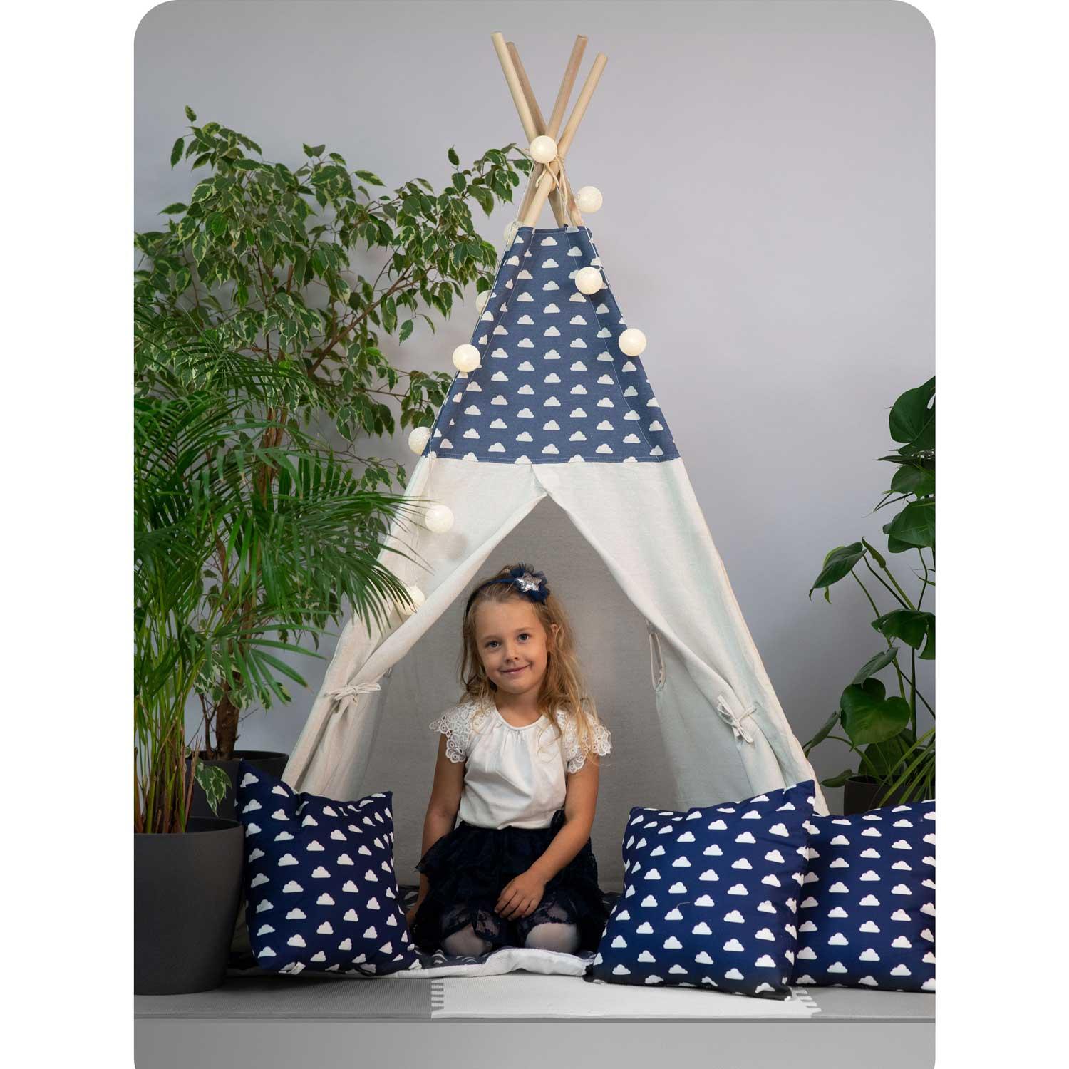 Ricokids Vaikiška tipi palapinė su girlianda ir lemputėmis - tamsiai mėlyna su debesėliais