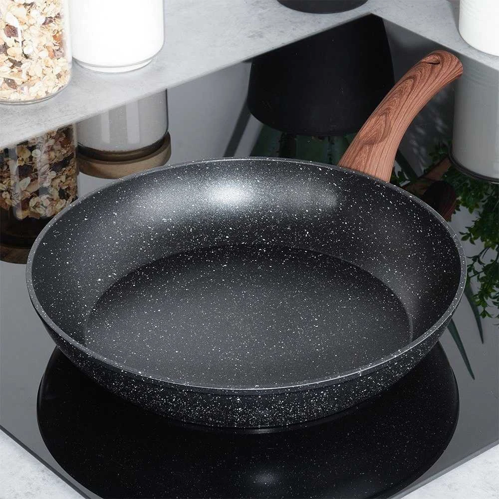 Keptuvė Vilde Juodas&amp;Wood 28 cm aliuminė su granitine danga