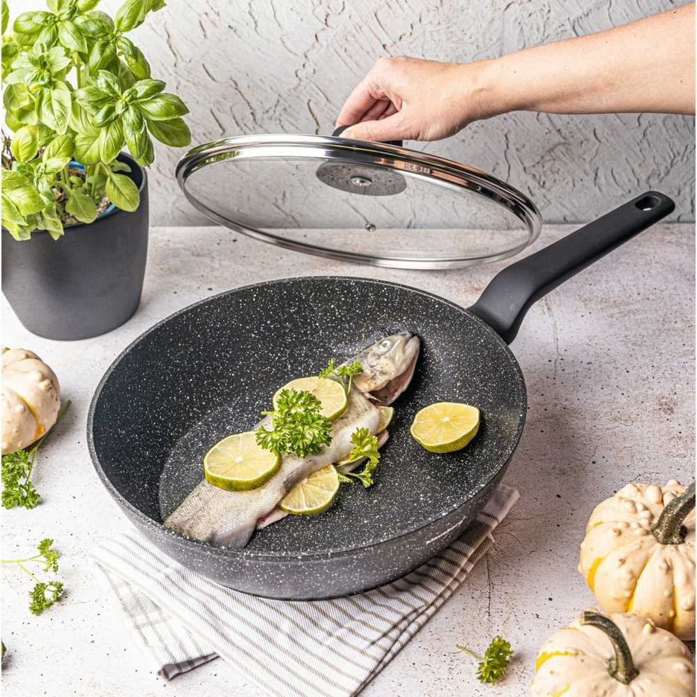 Keptuvė su dangteliu, spalva juoda-marmurek, śr.28cm klausberg