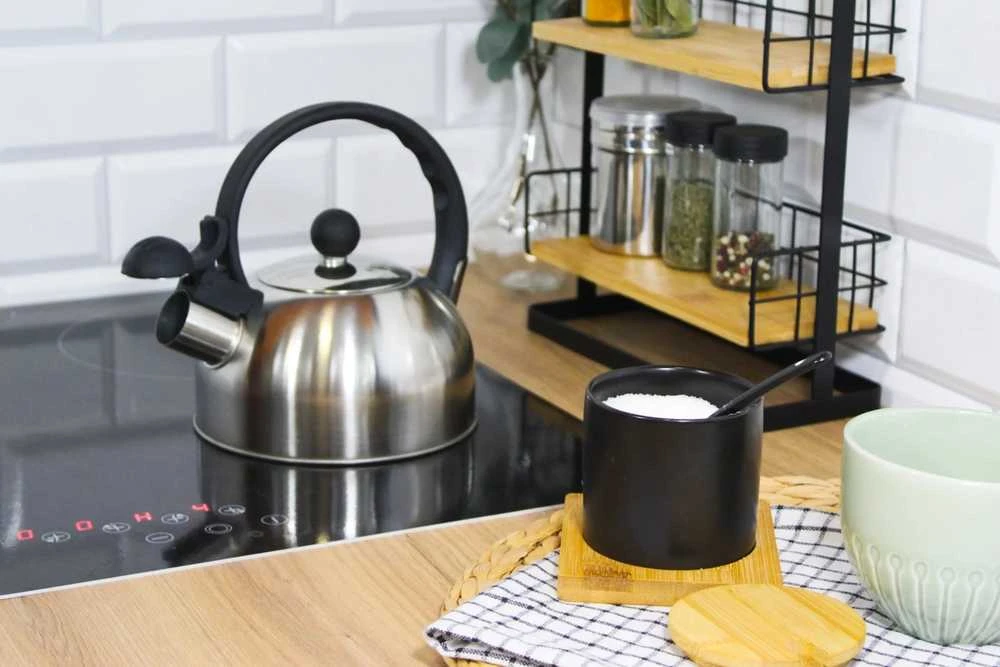Virdulys plieno su gwizdkiem na gaz indukcija mały 1.5L sidabrinė BRUNBESTE BB-2399