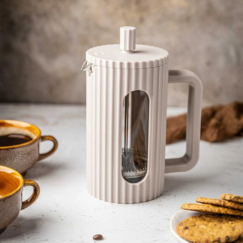 Smėlio spalvos French press kavinukas su briaunuotu korpusu