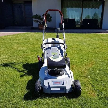 Akumuliatorinė savaeigė vejapjovė 80 V (2 × 40 V) 2 × 2,5 Ah IKRA IAM 40-4625 S - KOMPLEKTAS