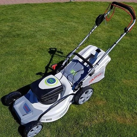 Akumuliatorinė savaeigė vejapjovė 80 V (2 × 40 V) 2 × 2,5 Ah IKRA IAM 40-4625 S - KOMPLEKTAS