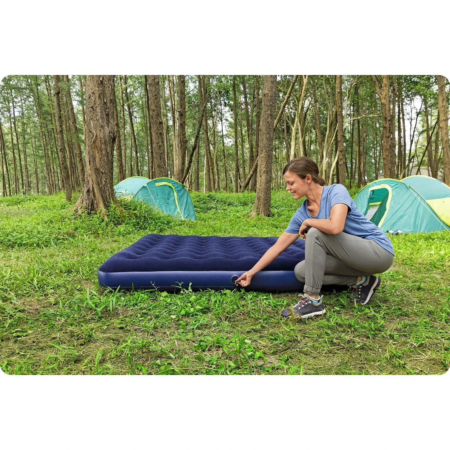 Pripučiamas čiužinys 203x183x22 cm su stūmokliniu pompa Bestway 67004