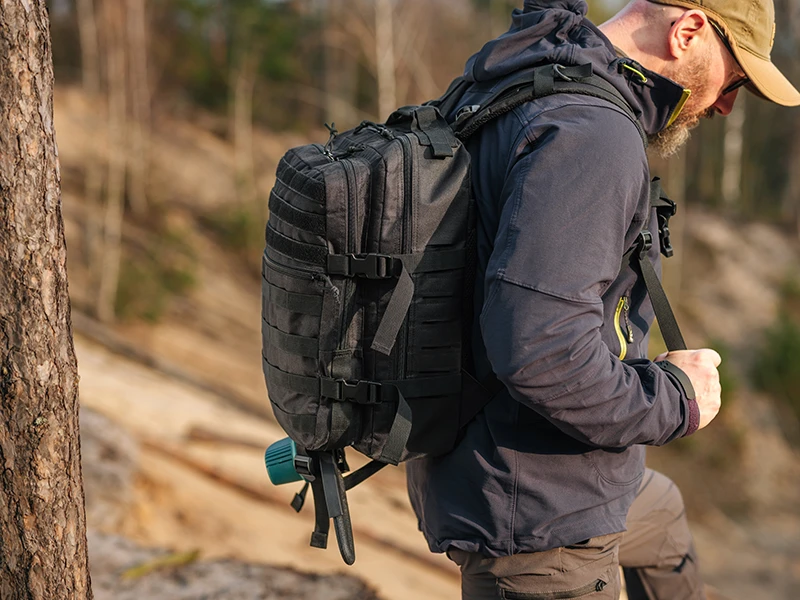 Kuprinė 16 colių „Tracer Evo“ juoda 25 l talpos ekspedicinė kuprinė