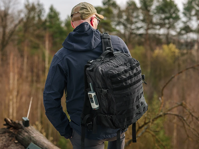 Kuprinė 16 colių „Tracer Evo“ juoda 25 l talpos ekspedicinė kuprinė