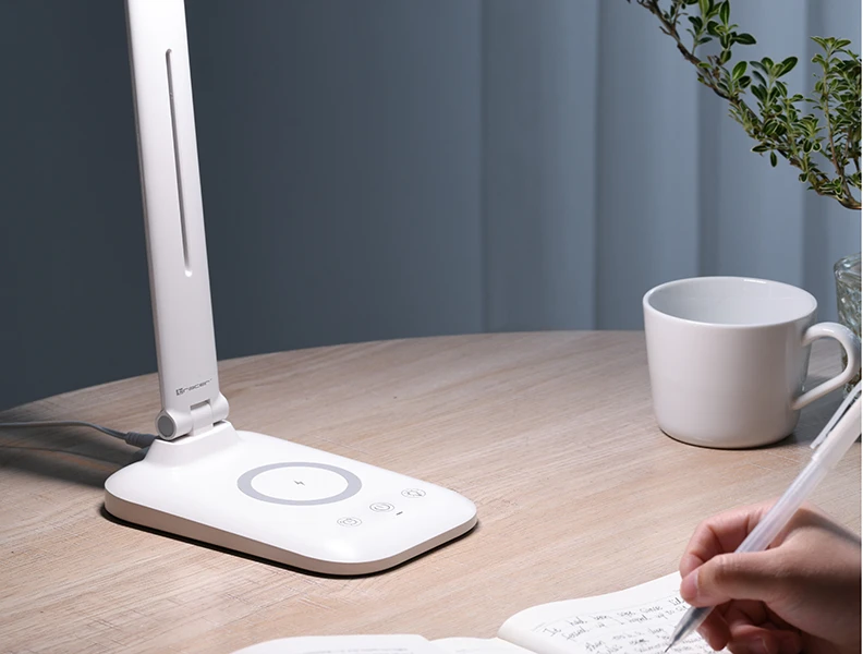 Tracer LumiCharge – LED Desk Lamp with 15 W Wireless Charging