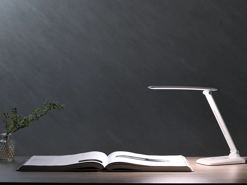 Tracer LumiCharge – LED Desk Lamp with 15 W Wireless Charging