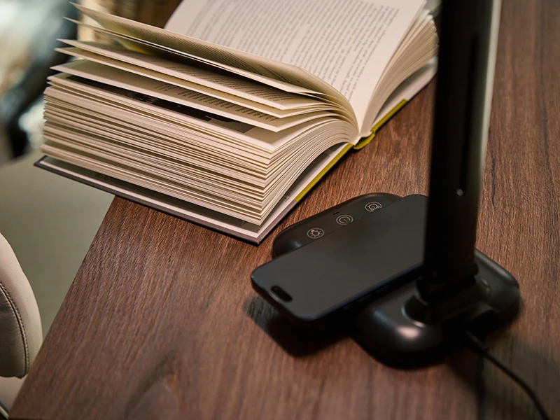 Tracer LumiCharge – LED Desk Lamp with 15 W Wireless Charging