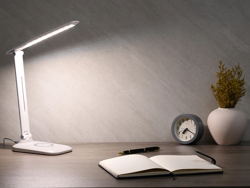 Tracer LumiCharge – LED Desk Lamp with 15 W Wireless Charging